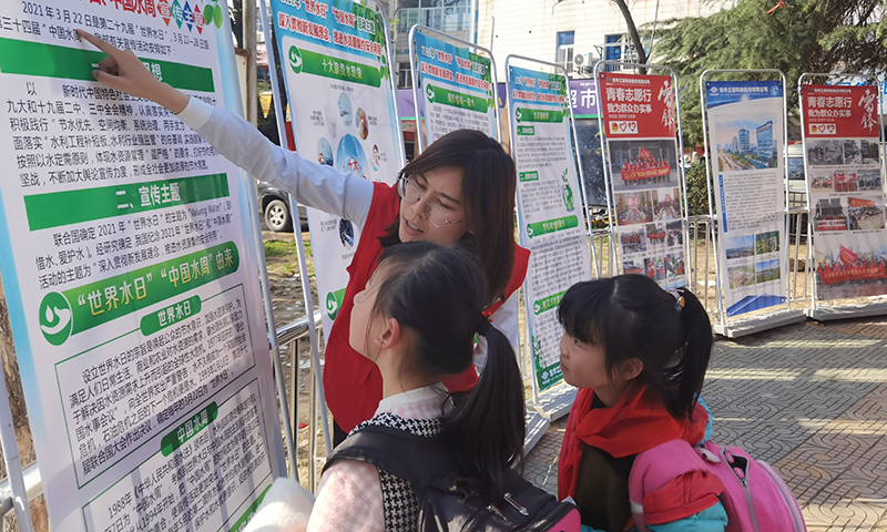 2021年3月25日，藍(lán)鴿志愿服務(wù)隊(duì)前往社區(qū)開展“世界水日”暨“中國(guó)水周”主題宣傳活動(dòng)（1）